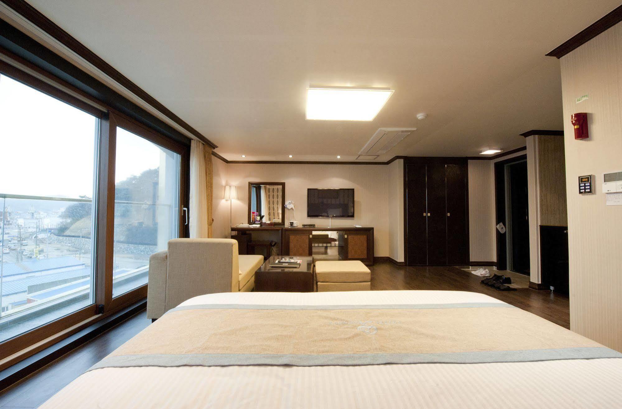 Tongyeong Anchovy Tourist Hotel Exterior foto